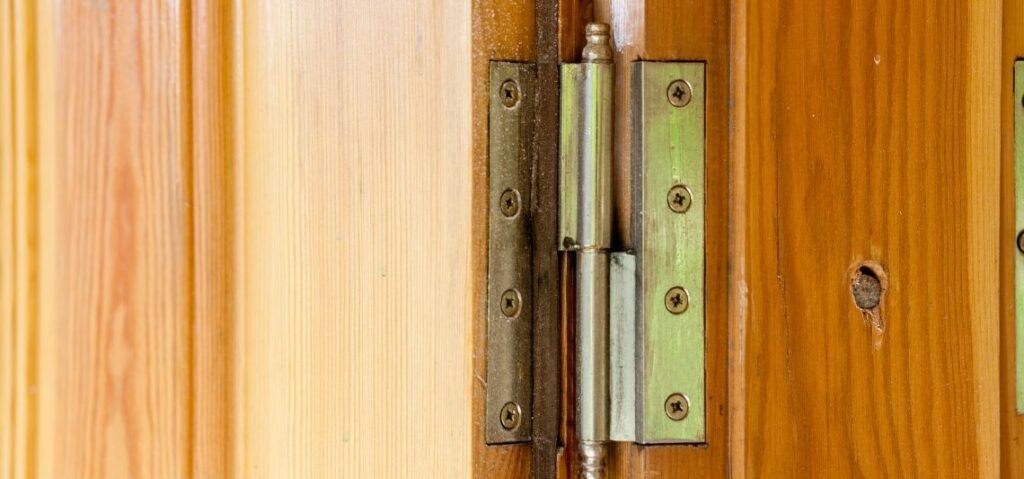 como ajustar una ventana de aluminio descolgada