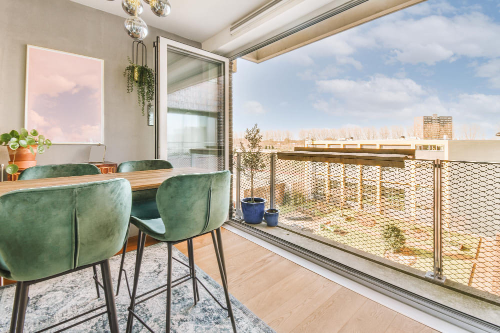 ventanas correderas para comedor exterior en balcon