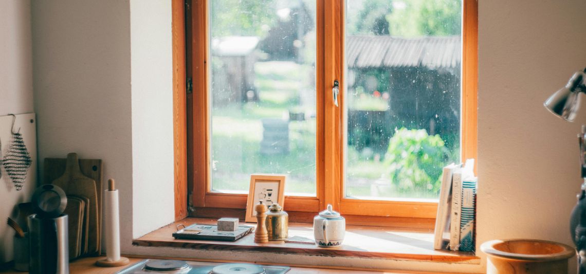 como ajustar una ventanas de aluminio descolgada